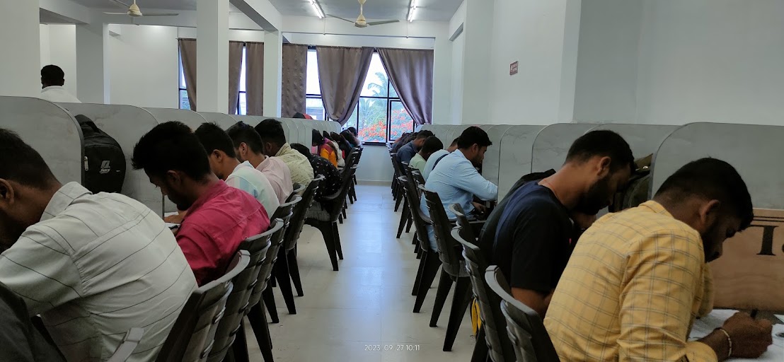 सारथी अभ्यासिका - अभ्यास करणारे विद्यार्थी